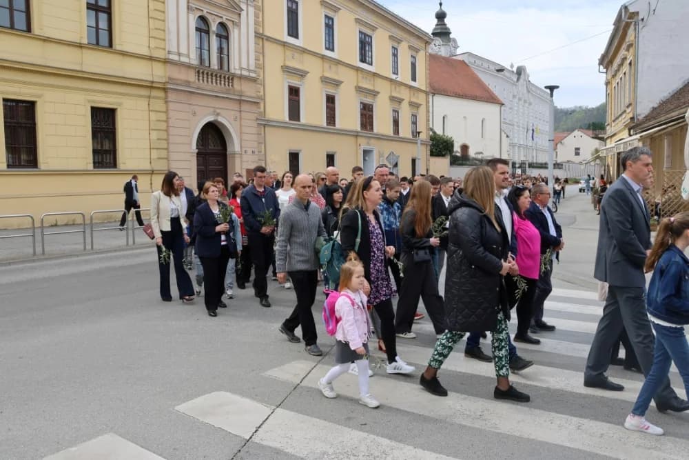 Procesija ulicama grada Požege o blagdanu Cvjetnice – Nedjelje Muke Gospodnje (FOTOGALERIJA)