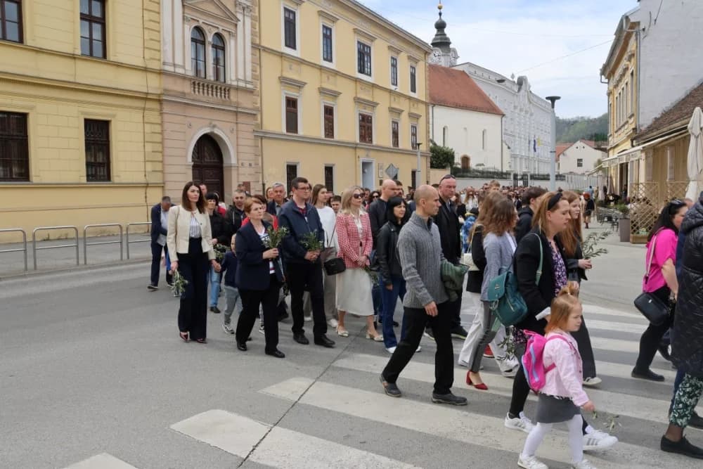 Procesija ulicama grada Požege o blagdanu Cvjetnice – Nedjelje Muke Gospodnje (FOTOGALERIJA)