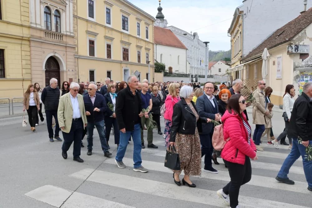 Procesija ulicama grada Požege o blagdanu Cvjetnice – Nedjelje Muke Gospodnje (FOTOGALERIJA)