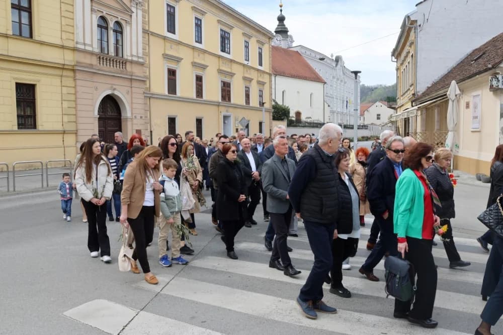 Procesija ulicama grada Požege o blagdanu Cvjetnice – Nedjelje Muke Gospodnje (FOTOGALERIJA)