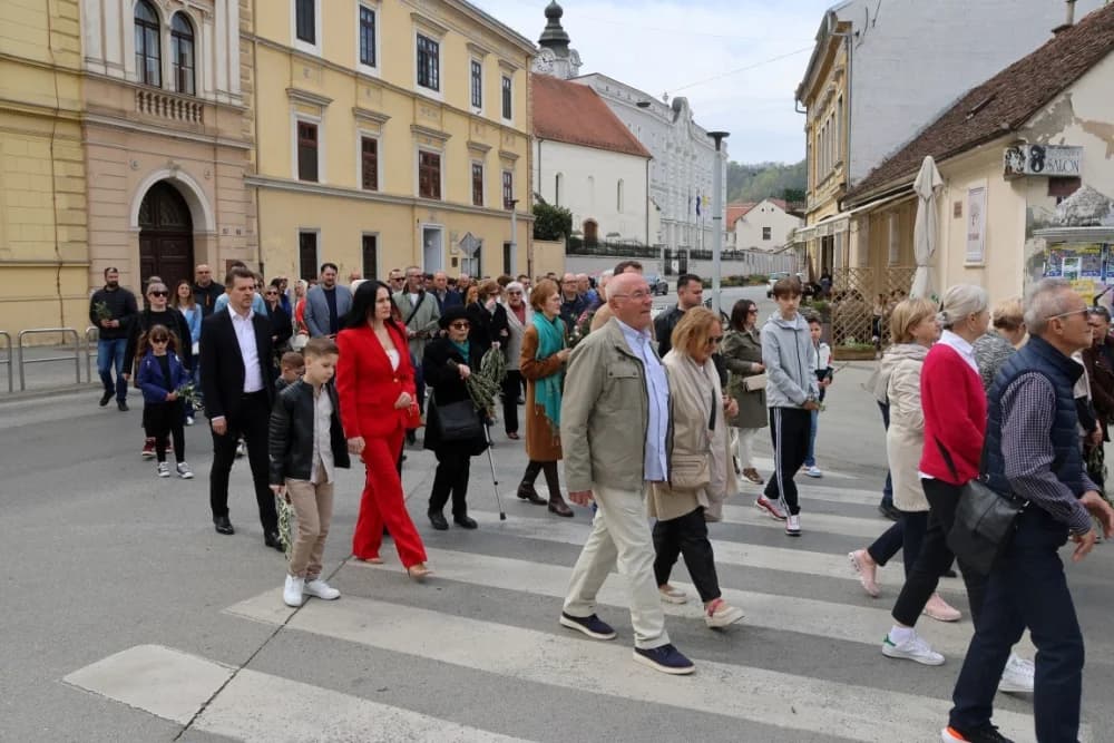 Procesija ulicama grada Požege o blagdanu Cvjetnice – Nedjelje Muke Gospodnje (FOTOGALERIJA)