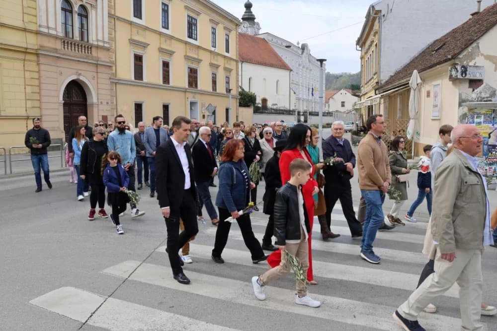 Procesija ulicama grada Požege o blagdanu Cvjetnice – Nedjelje Muke Gospodnje (FOTOGALERIJA)
