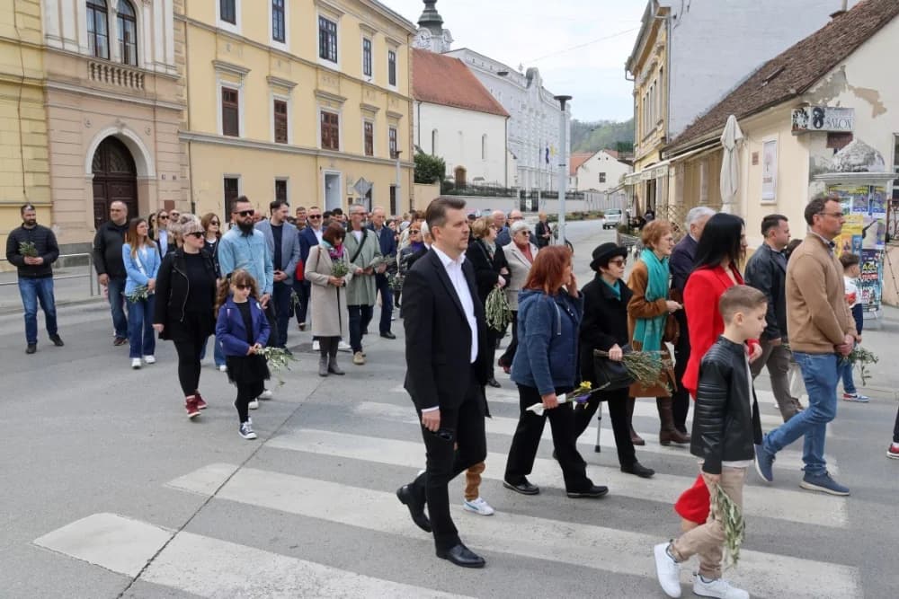 Procesija ulicama grada Požege o blagdanu Cvjetnice – Nedjelje Muke Gospodnje (FOTOGALERIJA)