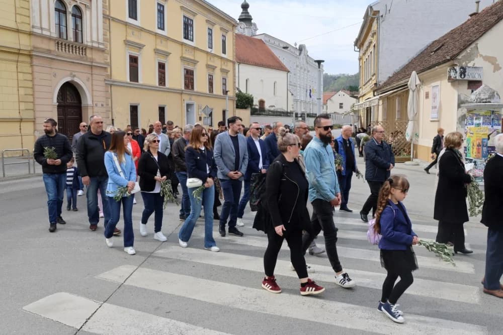 Procesija ulicama grada Požege o blagdanu Cvjetnice – Nedjelje Muke Gospodnje (FOTOGALERIJA)