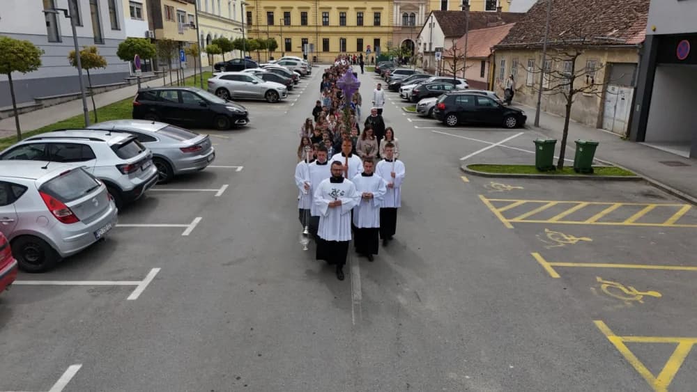 Procesija ulicama grada Požege o blagdanu Cvjetnice – Nedjelje Muke Gospodnje (FOTOGALERIJA)