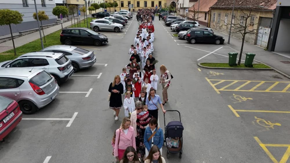 Procesija ulicama grada Požege o blagdanu Cvjetnice – Nedjelje Muke Gospodnje (FOTOGALERIJA)