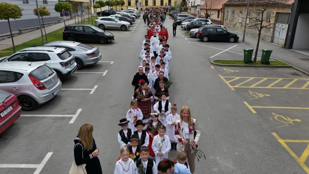 Procesija ulicama grada Požege o blagdanu Cvjetnice – Nedjelje Muke Gospodnje (FOTOGALERIJA)