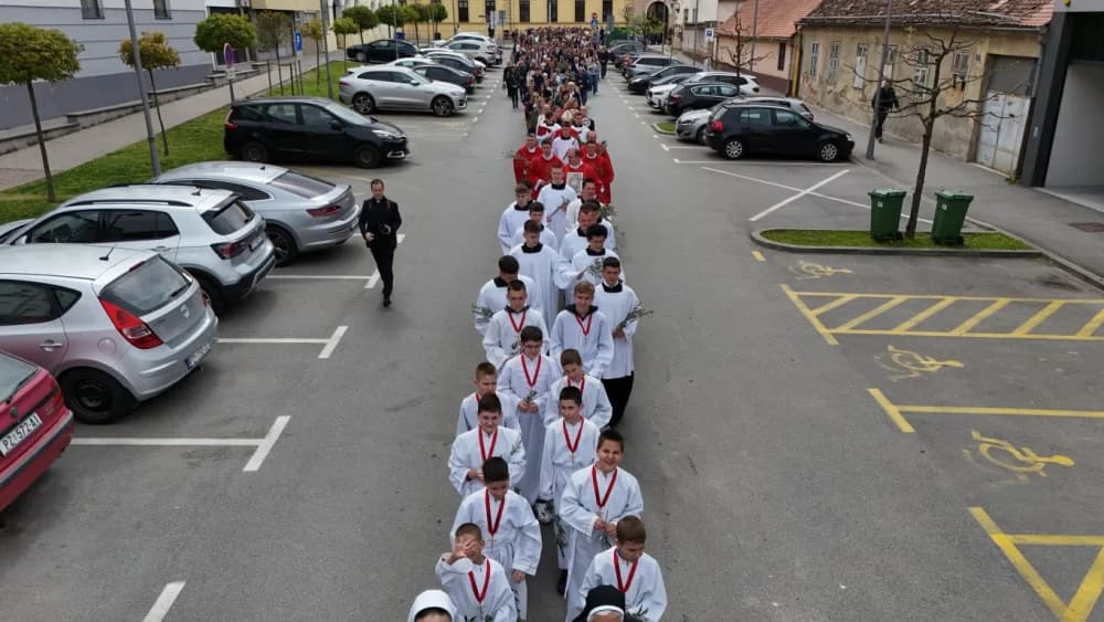 Procesija ulicama grada Požege o blagdanu Cvjetnice – Nedjelje Muke Gospodnje (FOTOGALERIJA)
