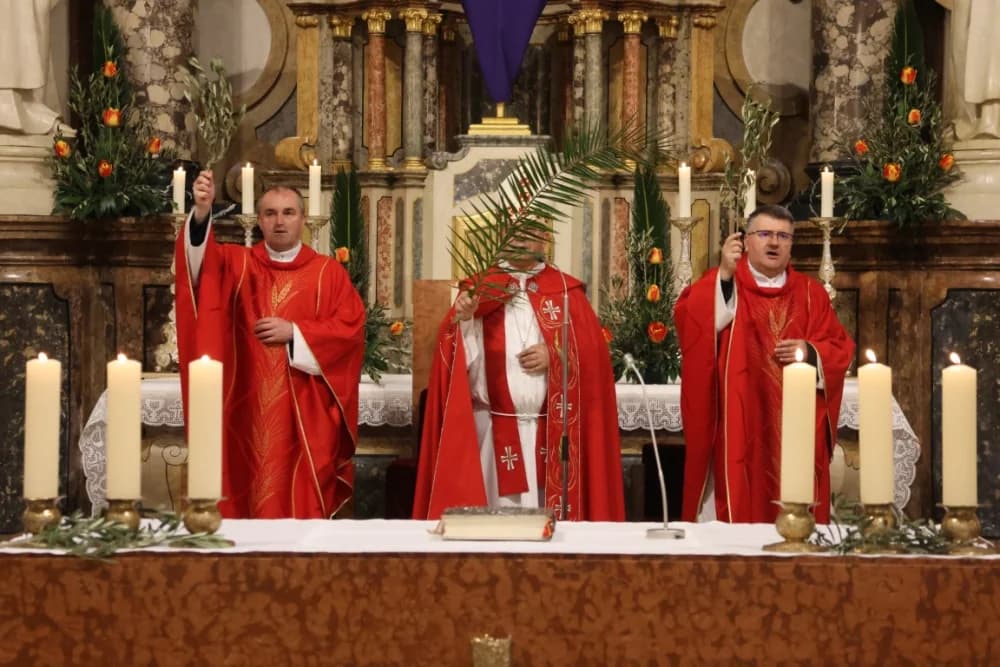 /FOTOGALERIJA/ Nedjelja Muke Gospodnje – Cvjetnica u požeškoj Katedrali