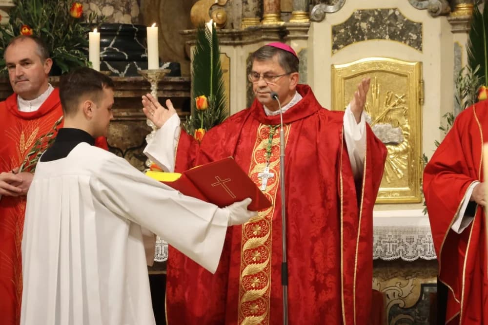 /FOTOGALERIJA/ Nedjelja Muke Gospodnje – Cvjetnica u požeškoj Katedrali