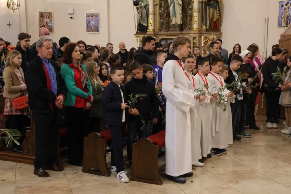 /FOTOGALERIJA/ Nedjelja Muke Gospodnje – Cvjetnica u požeškoj Katedrali