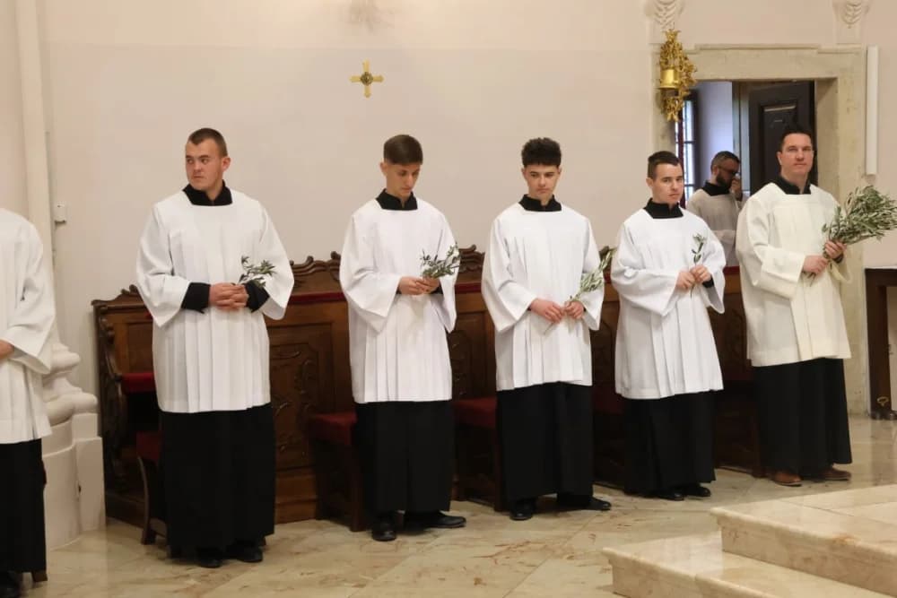 /FOTOGALERIJA/ Nedjelja Muke Gospodnje – Cvjetnica u požeškoj Katedrali