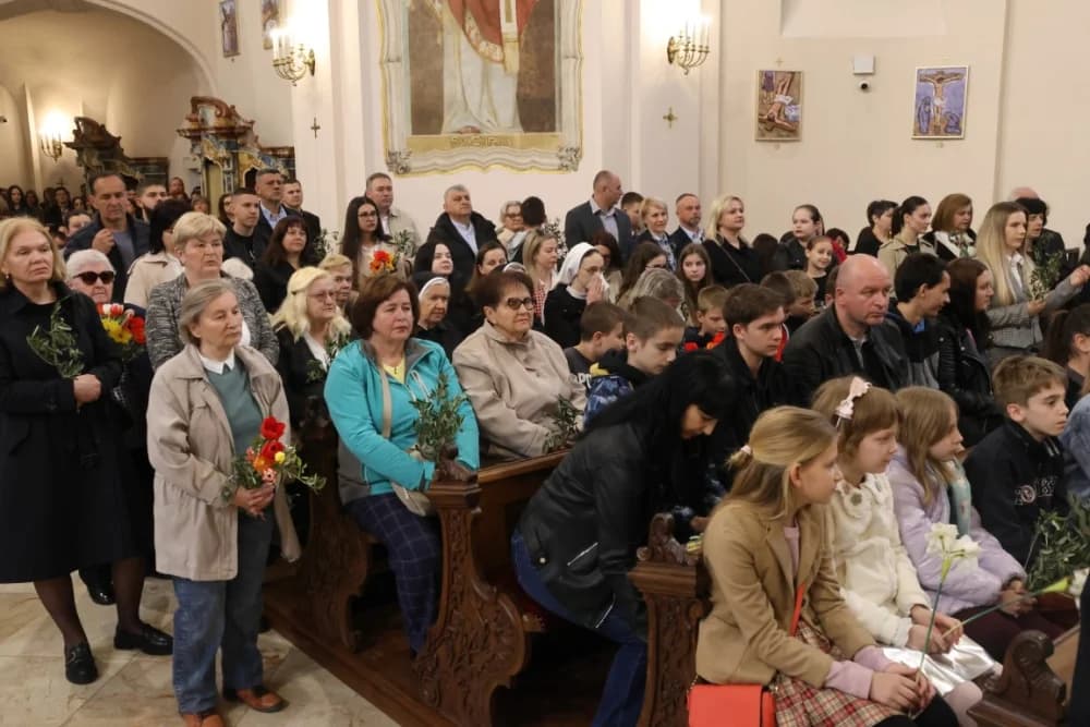 /FOTOGALERIJA/ Nedjelja Muke Gospodnje – Cvjetnica u požeškoj Katedrali