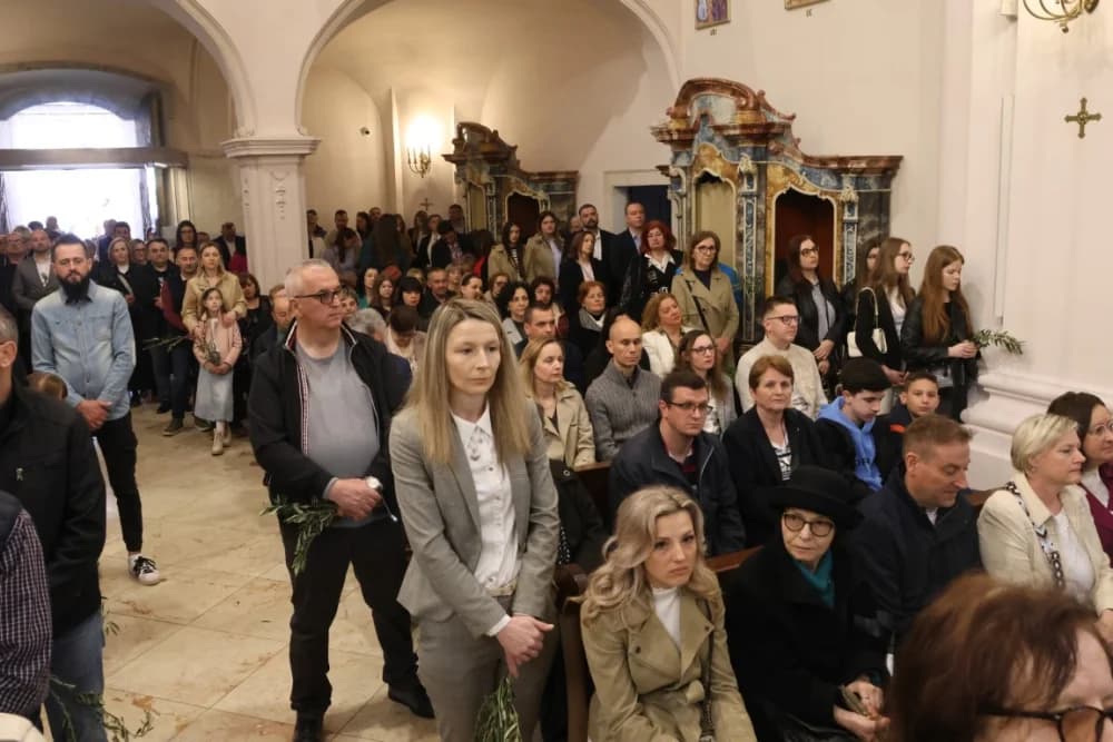 /FOTOGALERIJA/ Nedjelja Muke Gospodnje – Cvjetnica u požeškoj Katedrali