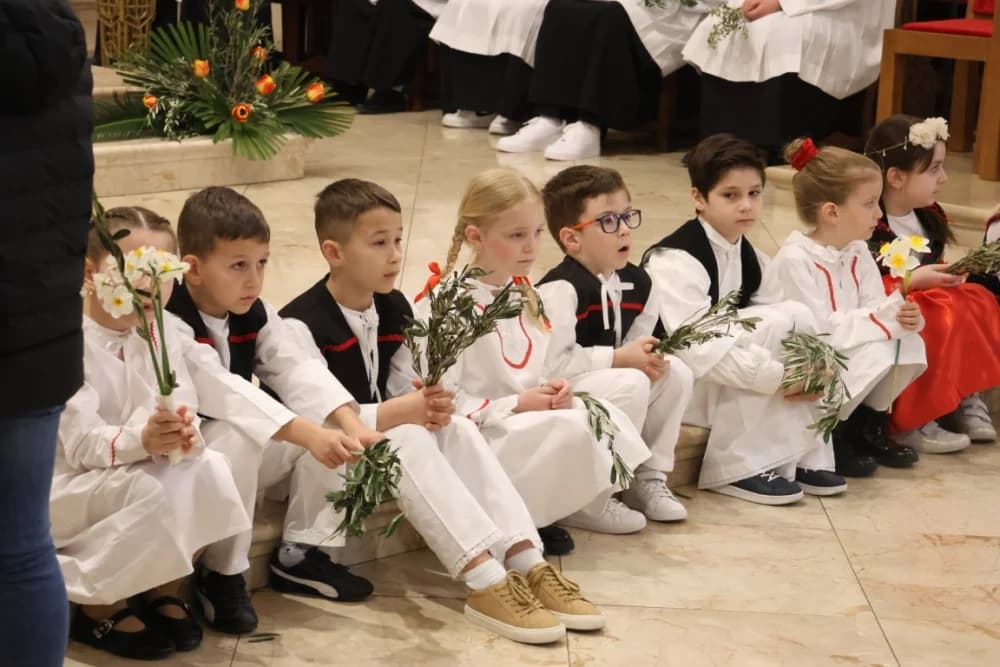 /FOTOGALERIJA/ Nedjelja Muke Gospodnje – Cvjetnica u požeškoj Katedrali