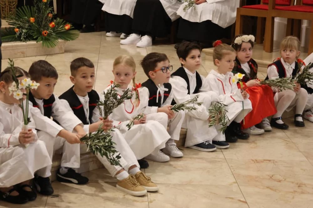 /FOTOGALERIJA/ Nedjelja Muke Gospodnje – Cvjetnica u požeškoj Katedrali