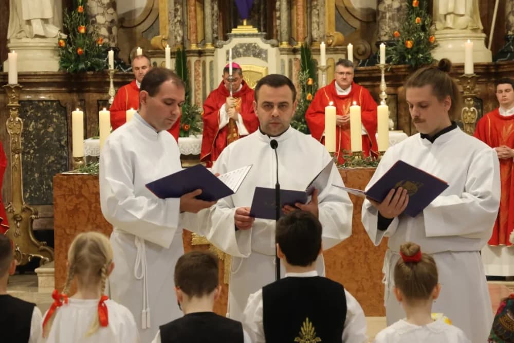 /FOTOGALERIJA/ Nedjelja Muke Gospodnje – Cvjetnica u požeškoj Katedrali
