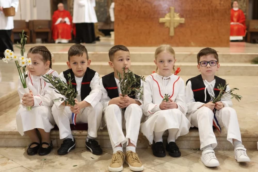 /FOTOGALERIJA/ Nedjelja Muke Gospodnje – Cvjetnica u požeškoj Katedrali