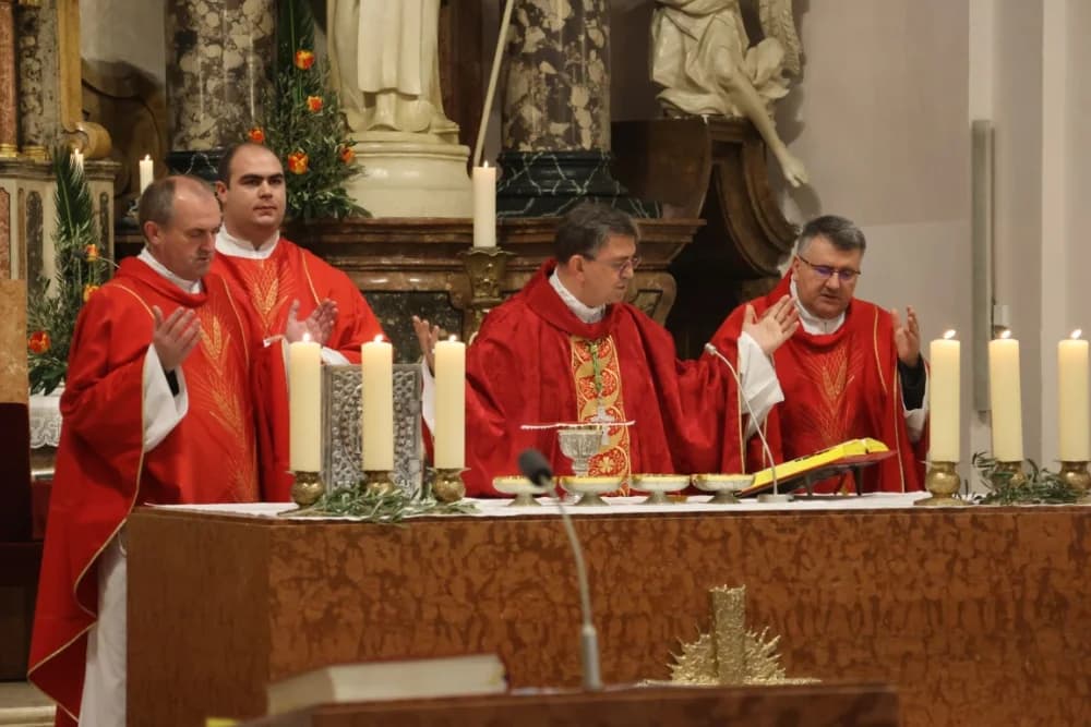 /FOTOGALERIJA/ Nedjelja Muke Gospodnje – Cvjetnica u požeškoj Katedrali
