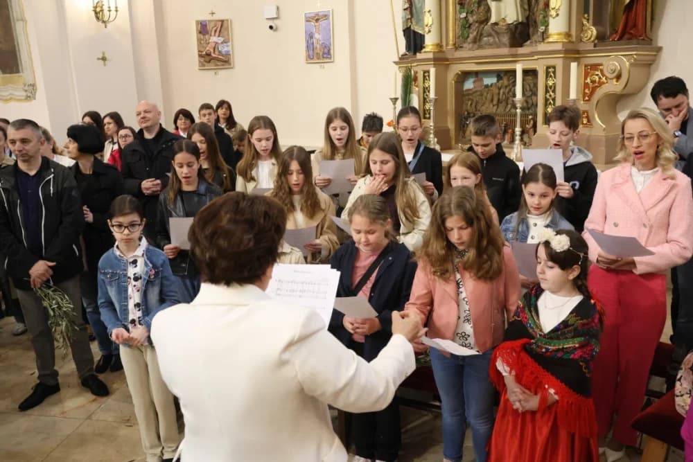 /FOTOGALERIJA/ Nedjelja Muke Gospodnje – Cvjetnica u požeškoj Katedrali
