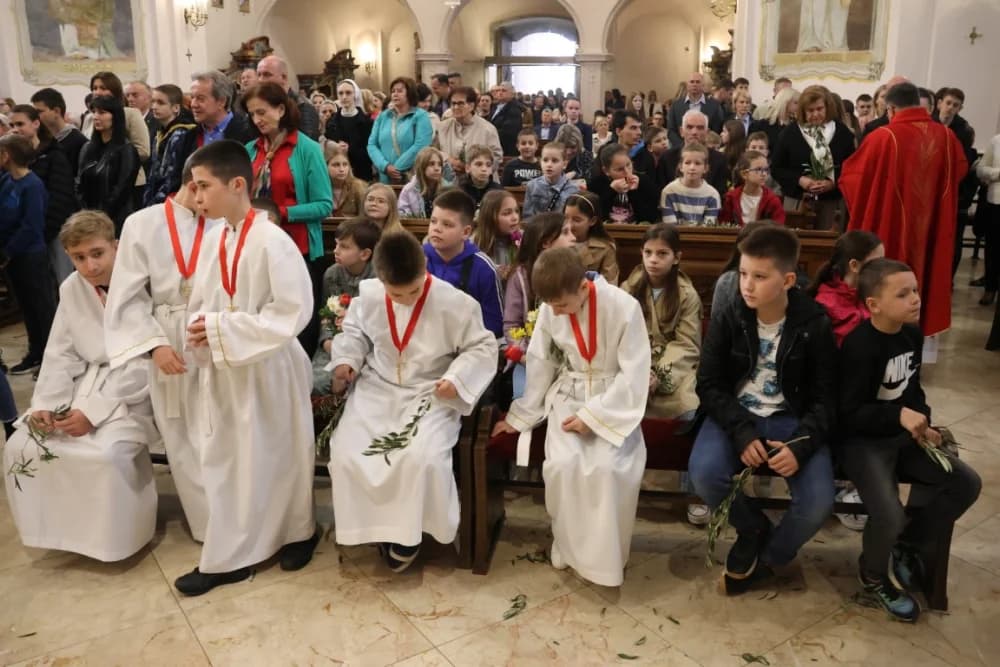 /FOTOGALERIJA/ Nedjelja Muke Gospodnje – Cvjetnica u požeškoj Katedrali
