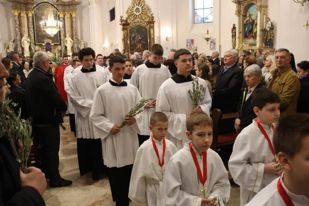 /FOTOGALERIJA/ Nedjelja Muke Gospodnje – Cvjetnica u požeškoj Katedrali