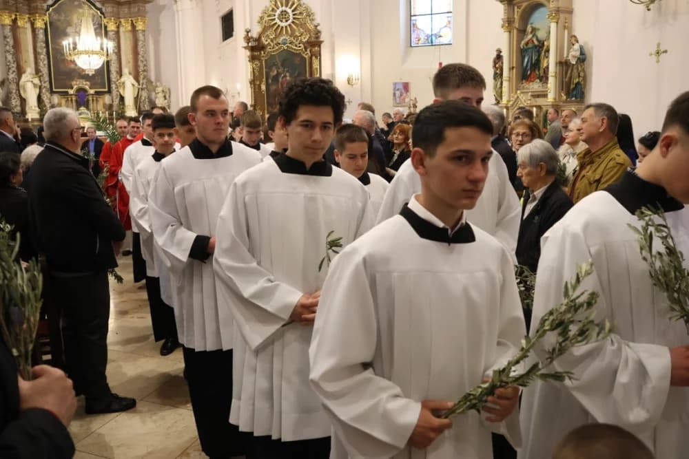 /FOTOGALERIJA/ Nedjelja Muke Gospodnje – Cvjetnica u požeškoj Katedrali