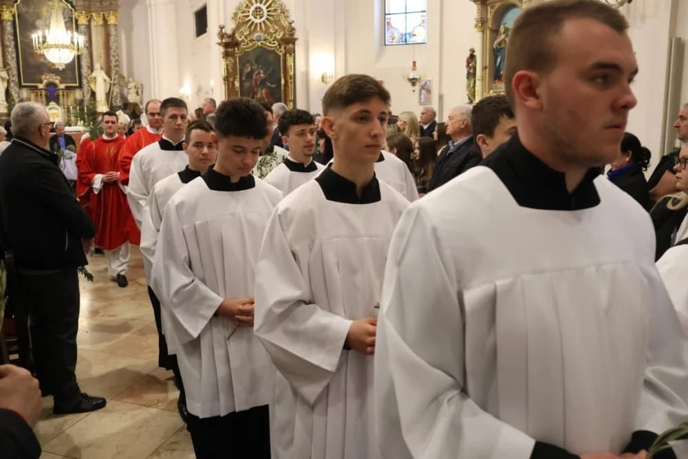 /FOTOGALERIJA/ Nedjelja Muke Gospodnje – Cvjetnica u požeškoj Katedrali