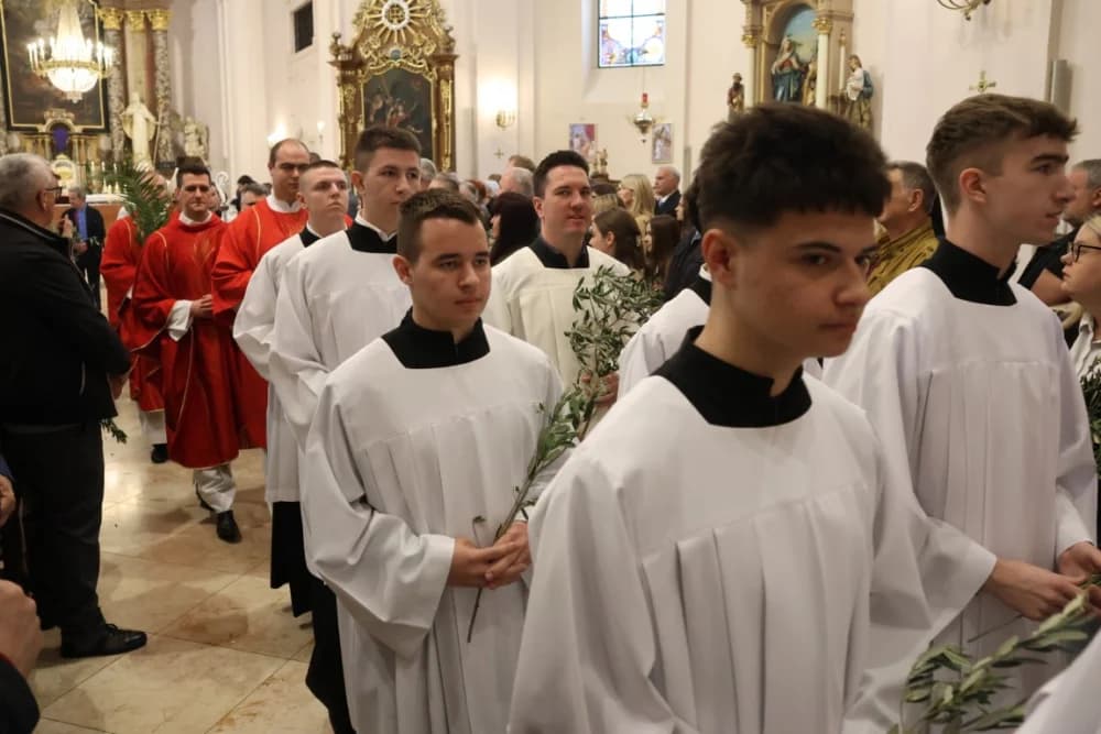 /FOTOGALERIJA/ Nedjelja Muke Gospodnje – Cvjetnica u požeškoj Katedrali