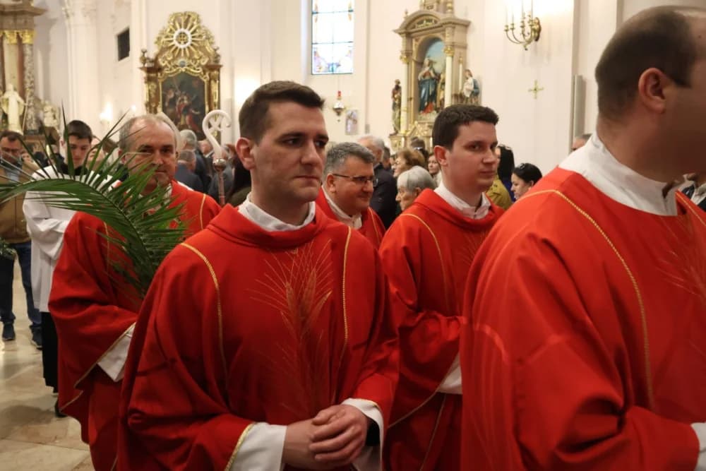 /FOTOGALERIJA/ Nedjelja Muke Gospodnje – Cvjetnica u požeškoj Katedrali