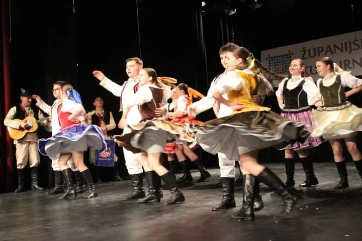 Ovogodišnji 13. županijski kulturni mozaik u Pleternici okupio brojne čuvare tradicije, običaja i kulturne baštine