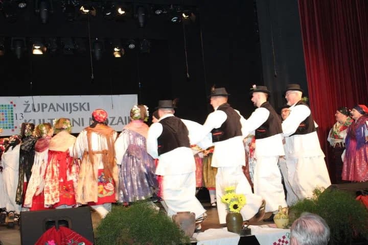 Ovogodišnji 13. županijski kulturni mozaik u Pleternici okupio brojne čuvare tradicije, običaja i kulturne baštine