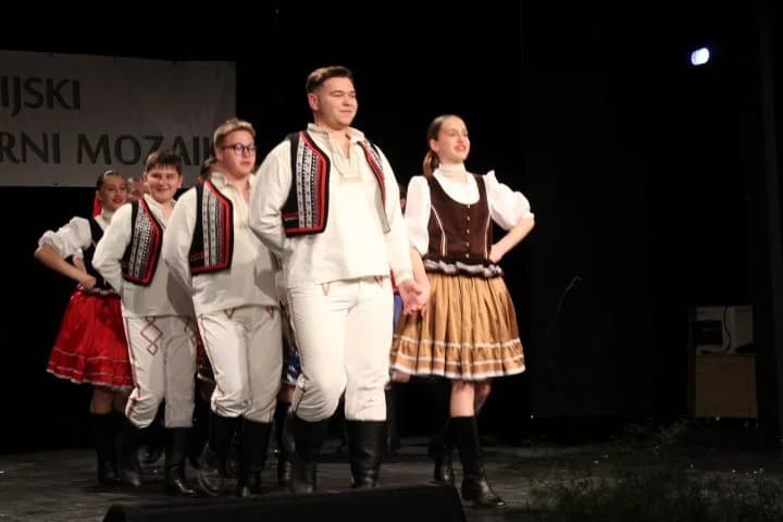 Ovogodišnji 13. županijski kulturni mozaik u Pleternici okupio brojne čuvare tradicije, običaja i kulturne baštine