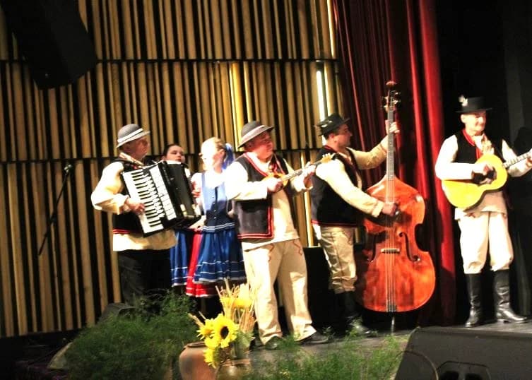 Ovogodišnji 13. županijski kulturni mozaik u Pleternici okupio brojne čuvare tradicije, običaja i kulturne baštine