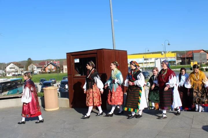 Ovogodišnji 13. županijski kulturni mozaik u Pleternici okupio brojne čuvare tradicije, običaja i kulturne baštine