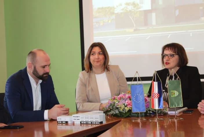 PLETERNIČKI CENTAR ZA STARIJE OSOBE: S tvrtkom „L Projekt“ potpisan ugovor o izgradnji, početak radova u svibnju