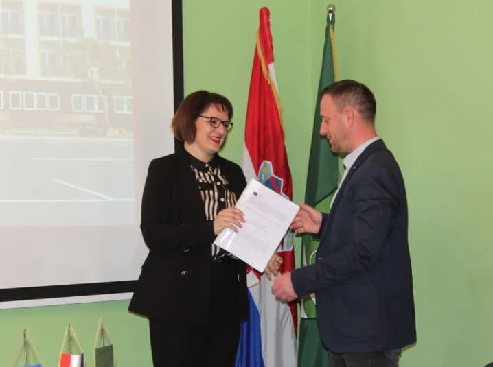 PLETERNIČKI CENTAR ZA STARIJE OSOBE: S tvrtkom „L Projekt“ potpisan ugovor o izgradnji, početak radova u svibnju