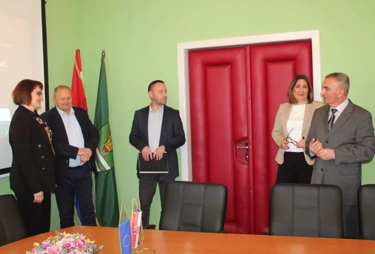 PLETERNIČKI CENTAR ZA STARIJE OSOBE: S tvrtkom „L Projekt“ potpisan ugovor o izgradnji, početak radova u svibnju
