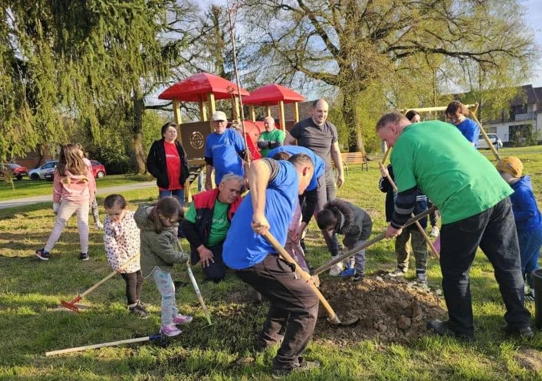 Novoizgrađeno dječje igralište u Požeškim sesvetama na radost djece i njihovih roditelja