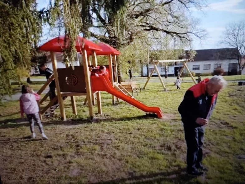 Novoizgrađeno dječje igralište u Požeškim sesvetama na radost djece i njihovih roditelja