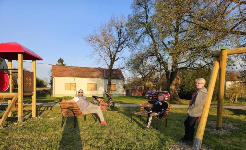 Novoizgrađeno dječje igralište u Požeškim sesvetama na radost djece i njihovih roditelja