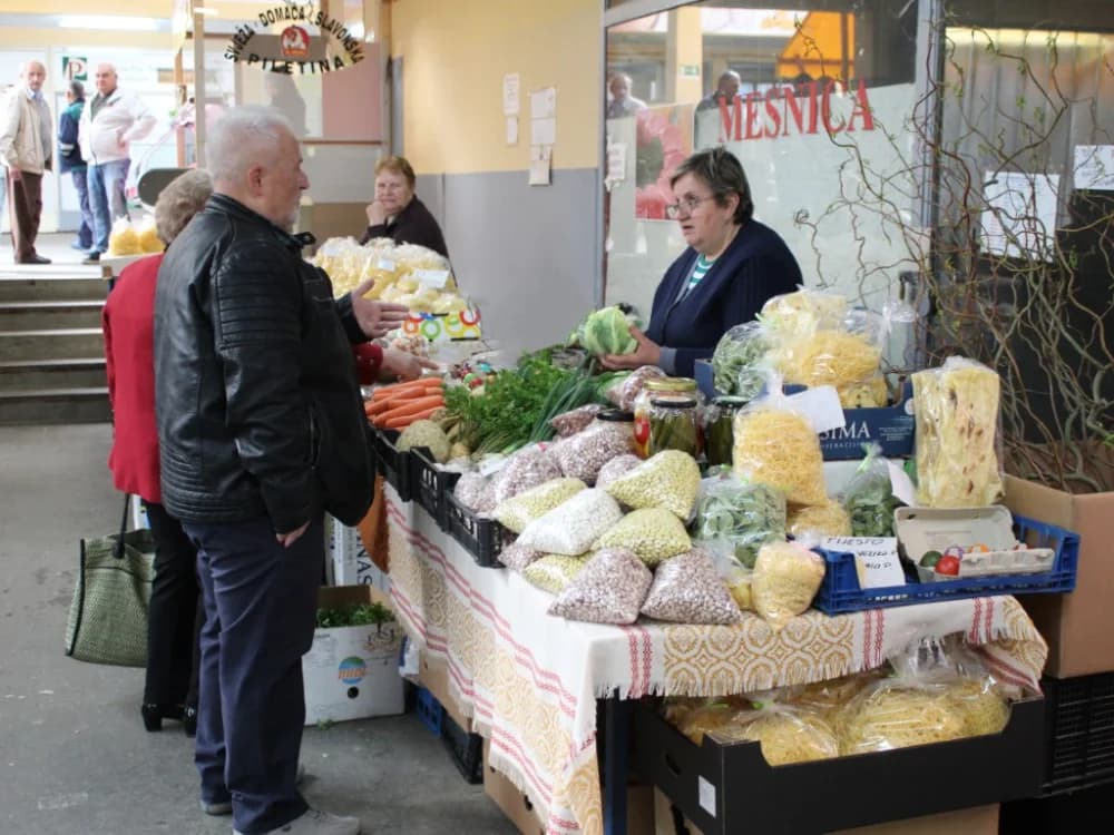 Uskrsna ponuda na požeškoj tržnici