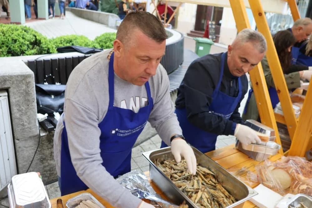 Uz požeške obrtnike političari i ove godine dijelili posne obroke