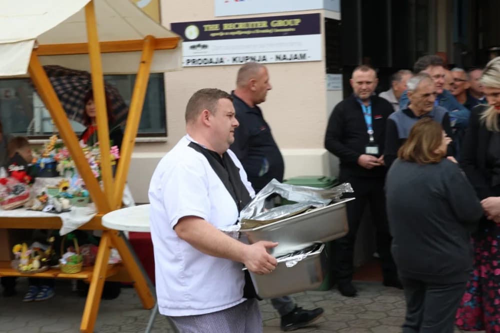 Uz požeške obrtnike političari i ove godine dijelili posne obroke