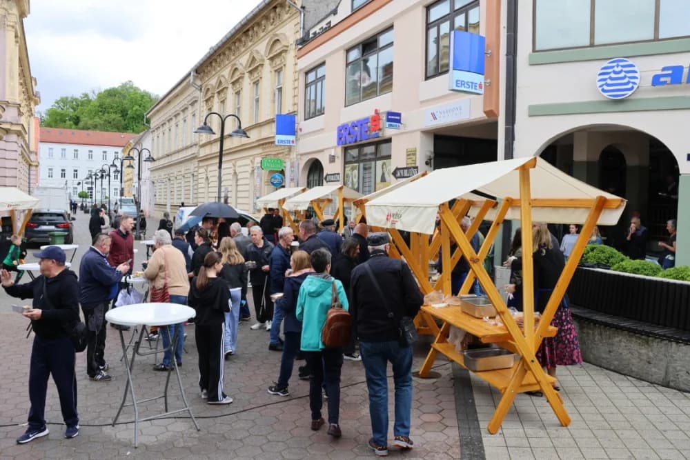 Uz požeške obrtnike političari i ove godine dijelili posne obroke