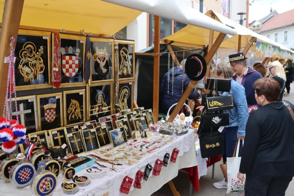 Uz požeške obrtnike političari i ove godine dijelili posne obroke
