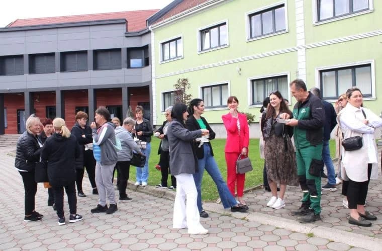 Ispred Gradske kuće u Pleternici podijeljeni tradicionalni posni obroci