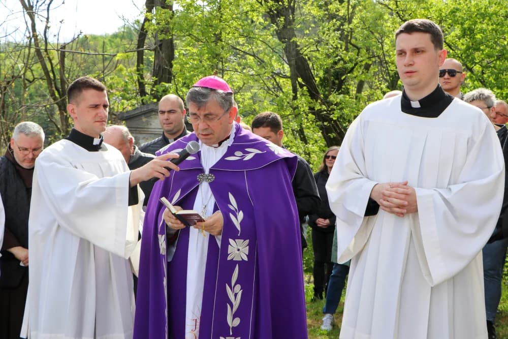 Križni put na Veliki petak na požeškoj Kalvariji