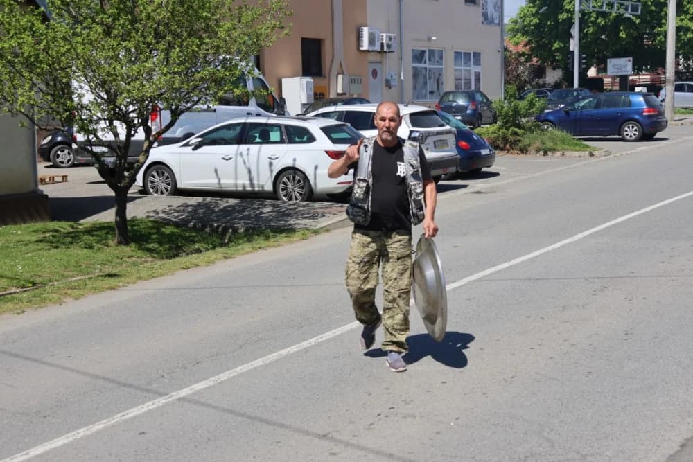 Pečeno tele na ražnju za goste i prijatelje kafića Zeus u Vetovu