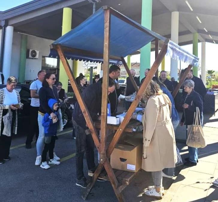 PLETERNIČKI HDZ NA GRADSKOJ TRŽNICI: Potencijalni kandidati počeli prikupljati potpise za lokalne izbore